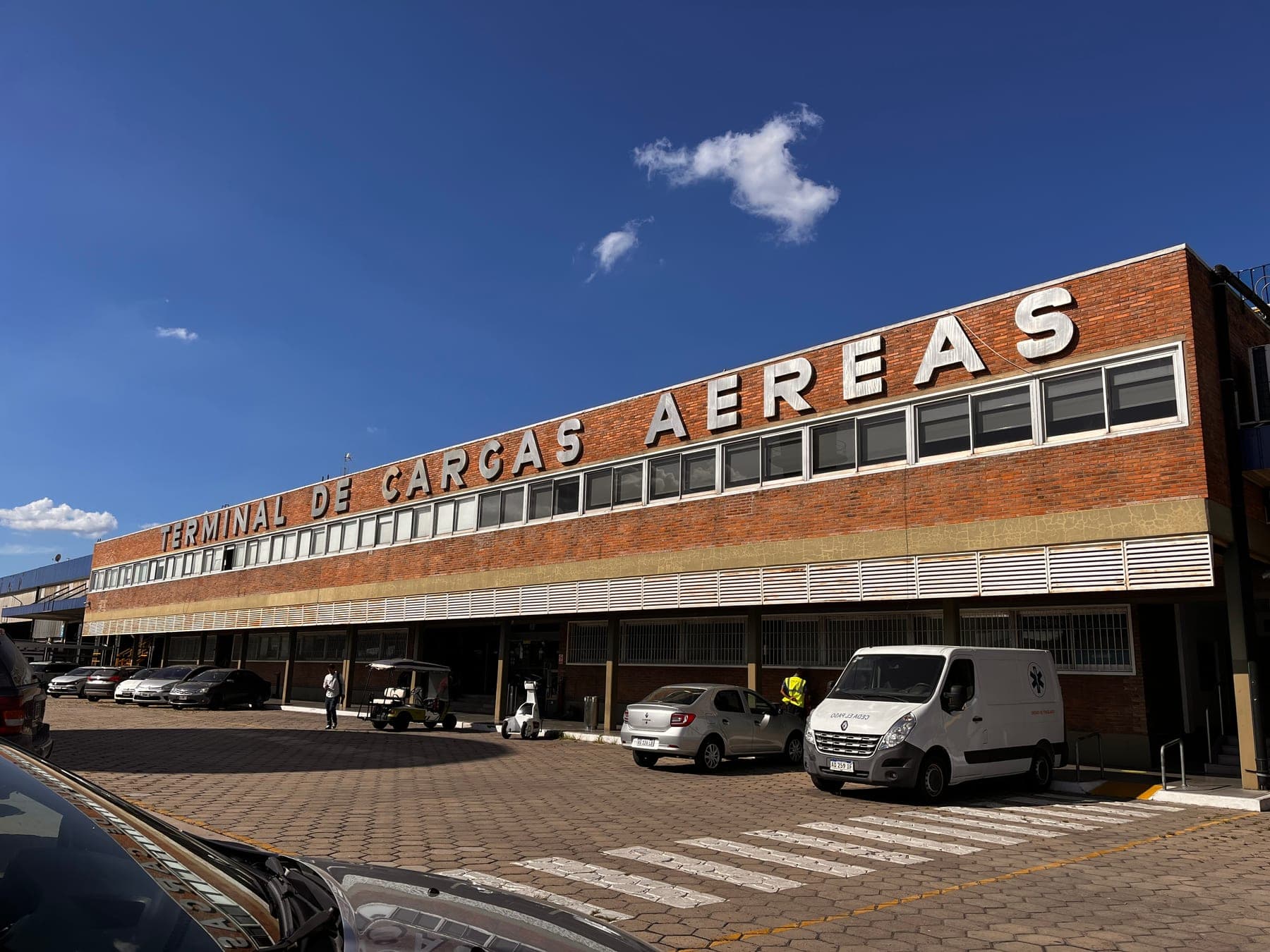 Proyecto Terminal de Cargas Aéreas realizado por NEO Estudio